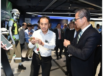 Financial Secretary of HKSAR, HON Paul CHAN Mo-po visited LSCM R&D Centre’s booth at CITAC-thumb
